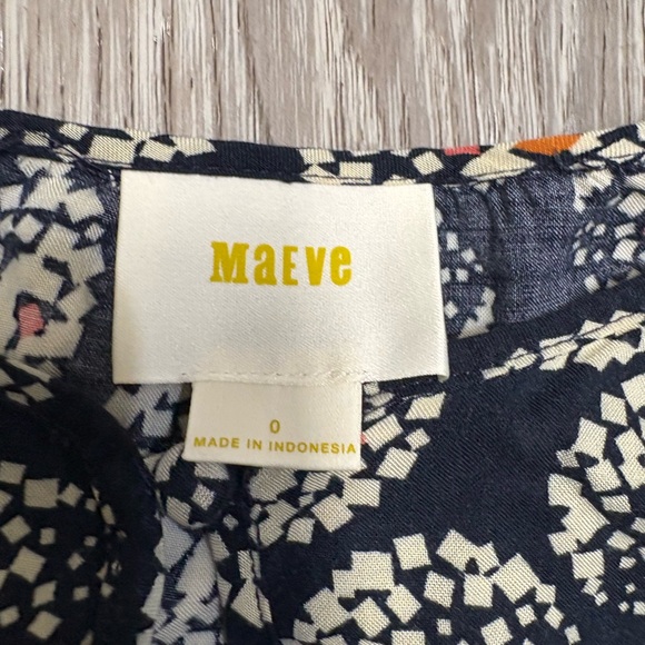 Maeve Navy and Cream Patterned Blouse - Picture 3 of 7